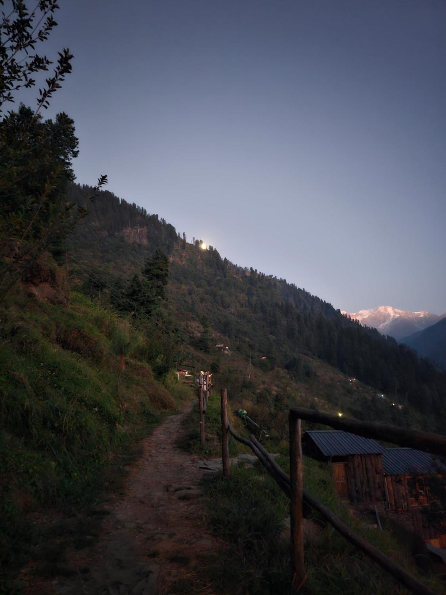 Parvatis Lap Luxury Hostel & Camps Kasol Kültér fotó
